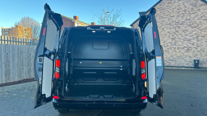 Ford Transit Custom 320 L1 Diesel Fwd 2.0 EcoBlue 150ps H1 Double Cab Van Limited - Image 3
